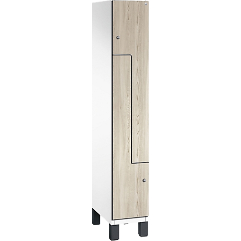 Schrank in Weiß und Holzoptik. Türen mit Griffen. Schwarze Füße.