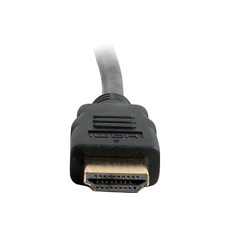Nahaufnahme eines schwarzen HDMI-Kabels. Der Stecker ist im Fokus, mit goldenen Pins und dem HDMI-Logo.