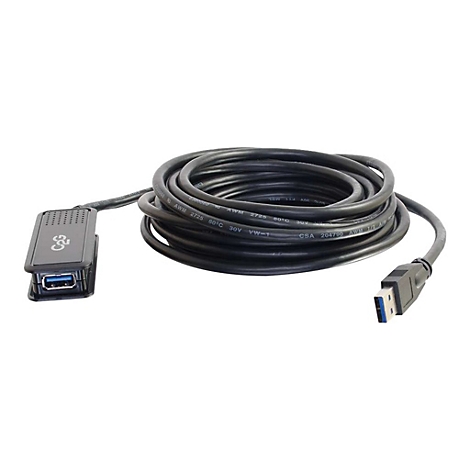 Ein schwarzes USB-Verlängerungskabel, das aufgewickelt liegt. Ein Ende hat einen USB-Anschluss, das andere einen USB-Stecker.