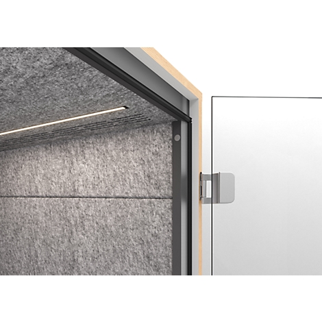 Détail d'une cellule de bureau. Murs en feutre gris, éclairage au plafond, porte vitrée avec poignée.