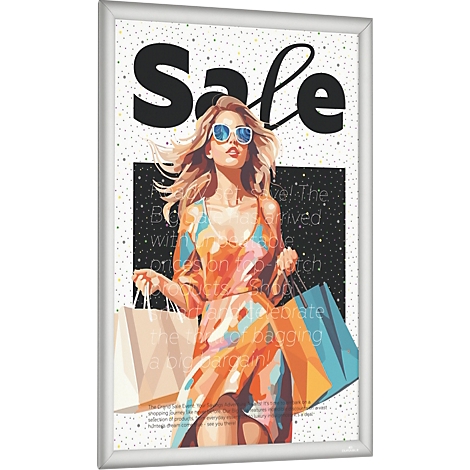 Un cadre clippant argenté affiche une femme illustrée avec des lunettes de soleil et des sacs sous l'inscription Sale.