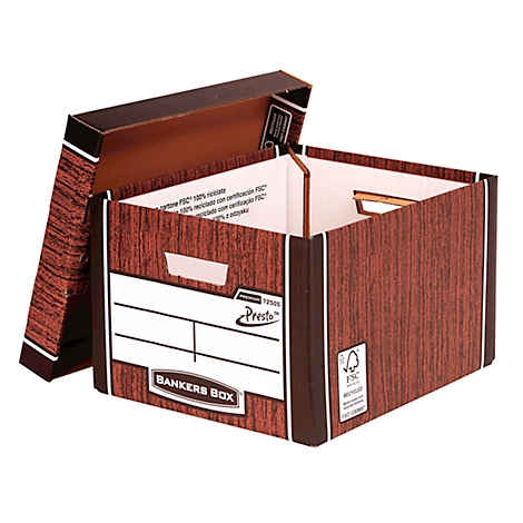 Boîte d'archives marron avec couvercle ouvert. Logos visibles tels que 'Bankers Box', 'Presto' et le label FSC.