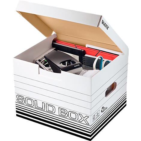SOLID BOX blanche avec couvercle ouvert, remplie de fournitures de bureau Leitz. Imprimé : SOLID BOX, logo Leitz. Perforatrice, agrafeuse, dossiers sont affichés.