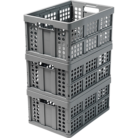 Tres cajas de plástico grises apilables con asas y patrones de agujeros, apiladas.