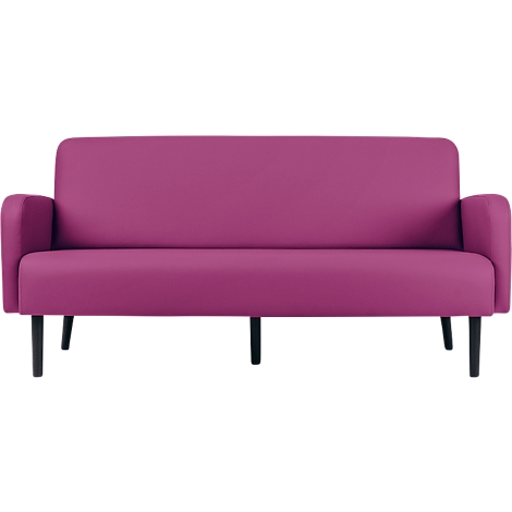 Un canapé magenta, avec des pieds noirs, est placé devant un fond blanc.