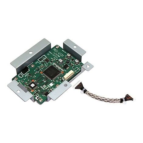 Eine grüne Platine mit elektronischen Bauteilen in einer Metallhalterung, mit angeschlossenem Kabel.