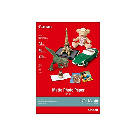 Canon Matte Photo Paper MP-101 Verpackung mit Bastelobjekten und Fotos auf rotem Hintergrund.
