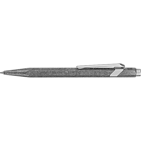 Grauer Bleistift mit silbernem Clip, detailliert dargestellt. Am Clip ist der Schriftzug GRAF VON FABER-CASTELL zu sehen.