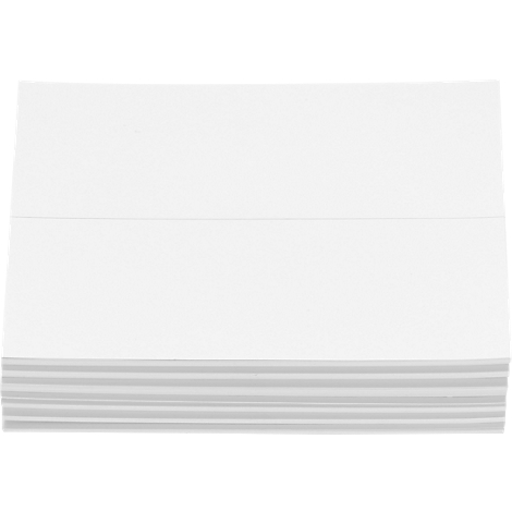 Pile d'enveloppes blanches pliées, avec des bords gris.