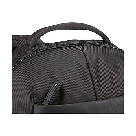 Detailaufnahme eines schwarzen Rucksacks. Griff oben, ReiÃŸverschluss, Vordertasche.