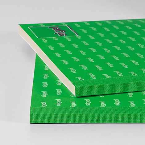 Two green boards with white edges, printed with 'sigel'. The top board rests on the bottom one.