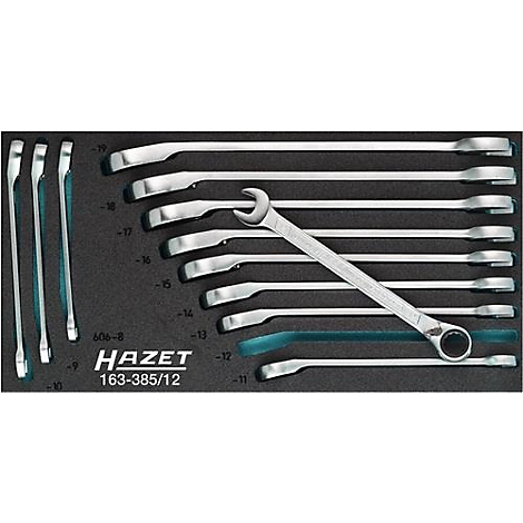 Un insert de boîte à outils avec des clés, l'une est en diagonale sur les autres, les tailles sont marquées.