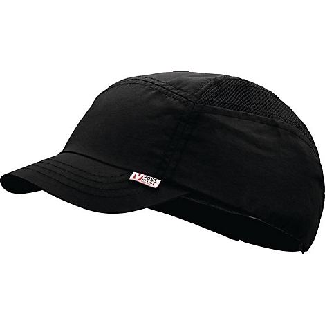 Casquette noire avec visière, insert en mesh et petit logo.