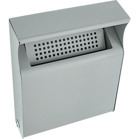 Boîte aux lettres murale grise avec détail en métal perforé et toit de protection.
