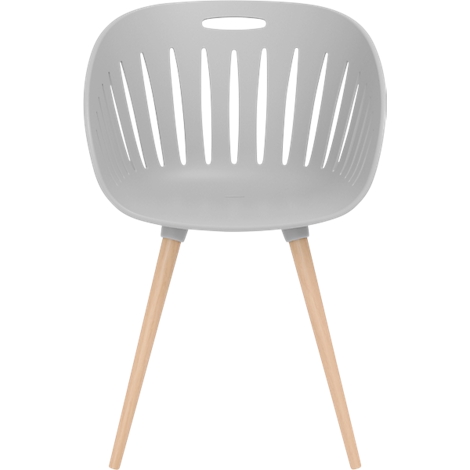 Chaise grise avec pieds en bois. Le siège a une découpe ovale et des fentes verticales.