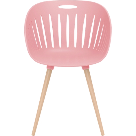 Chaise rose avec pieds en bois. Le dossier a des fentes, il y a un renfoncement en haut.