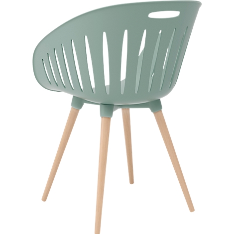 Chaise verte avec pieds en bois. Le siège a des fentes. Vue arrière.