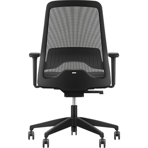 Chaise de bureau noire, vue de face. Haut dossier en tissu maillé, accoudoirs et cinq roulettes.