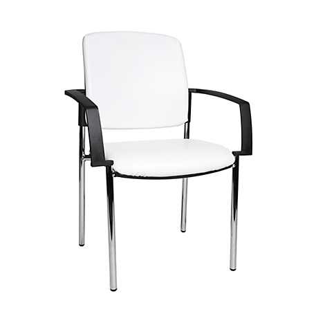 Chaise de bureau blanche avec accoudoirs et cadre chromé. La chaise se dresse sur un fond blanc.