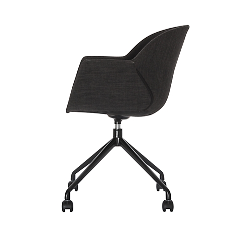 Chaise de bureau gris foncé avec accoudoirs et roulettes, vue latérale. Cadre noir.