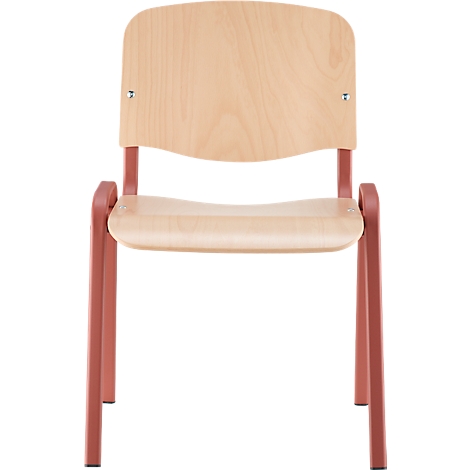 Chaise en bois clair avec un cadre rose, sur fond blanc.