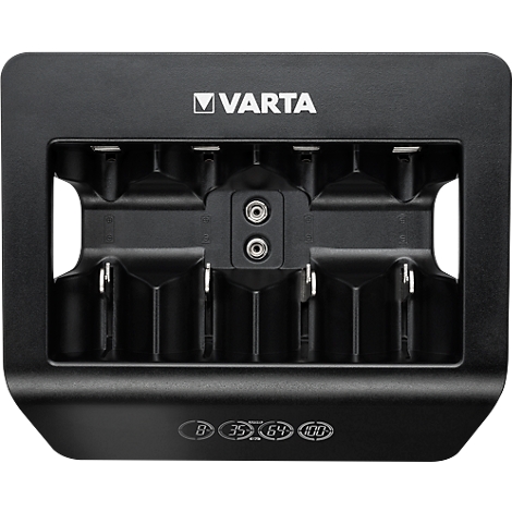 Chargeur de batterie noir de la marque Varta. Dans la partie inférieure se trouvent les baies de chargement pour différentes tailles de batterie.