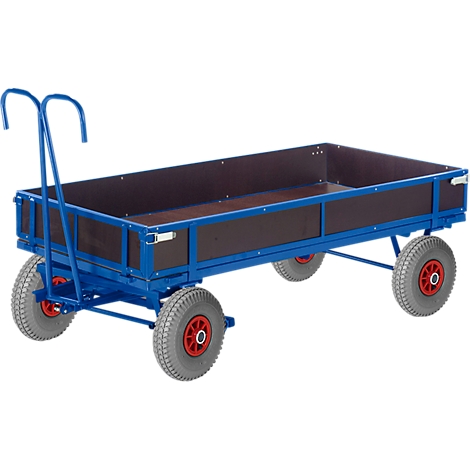 Chariot de transport bleu avec pneus gris et jantes rouges. Zone de chargement rectangulaire avec cadre bleu et panneaux latéraux marron.
