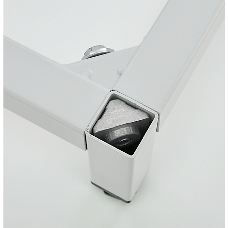 Gros plan d'une construction de pied de table blanche avec vis et raccords d'angle.