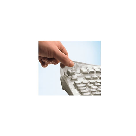 Nahaufnahme einer Hand, die eine transparente Schutzfolie von einer weißen Tastatur abzieht.