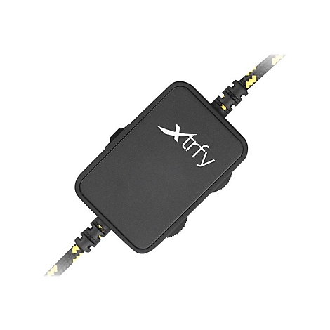 Schwarzes Xtrfy-Audiokontrollkästchen mit weißem Logo und gelb-schwarzem Kabel.