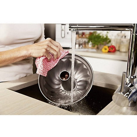 Dessin de contour d'appareil photo gris sur fond blanc.