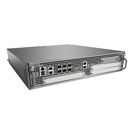 Ein grauer Cisco ASR 1002-X Router, Vorderseite mit Anschlüssen und Anzeigen, vor weißem Hintergrund.