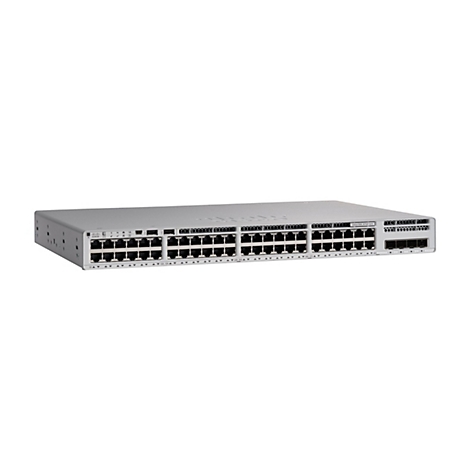Un commutateur Cisco Catalyst 9200L argenté avec plusieurs ports, des étiquettes et un numéro de modèle.