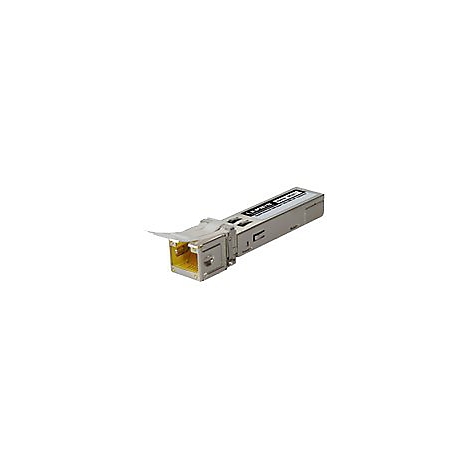 Ein silberner SFP-Transceiver, ein rechteckiges Gerät mit einem Metallgehäuse und einem gelben Anschluss.