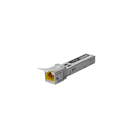 Ein silberner SFP-Transceiver, einsteckbar mit goldfarbener Schnittstelle und Klapphebel.