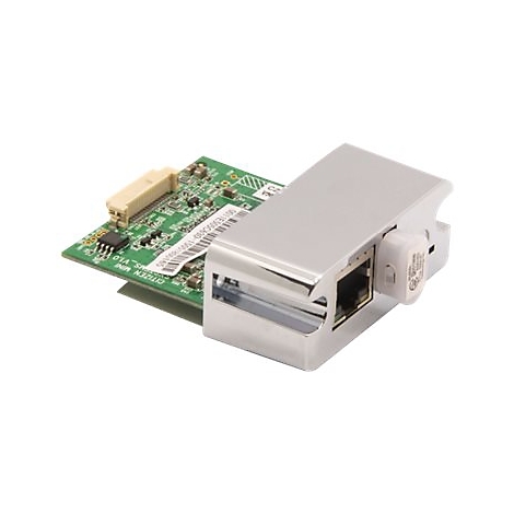 Ein silberfarbener Netzwerkadapter, mit grünem Schaltkreis und RJ45-Port. Detailaufnahme, freigestellt.