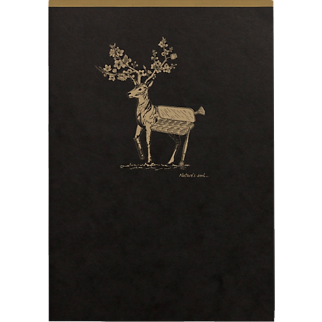 Zeichnung eines Hirsches mit Blumen im Geweih auf schwarzem Hintergrund. Darunter steht "Nature's soul".
