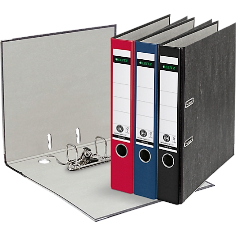Classeur gris ouvert avec trois dossiers de couleur : rouge, bleu, noir.