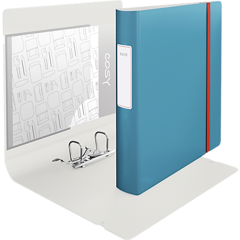 Classeur bleu avec élastique rouge et étiquette blanche. Ouvert sur une surface blanche, intérieur décoré.