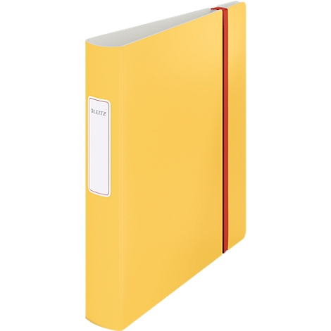 Classeur jaune avec élastique rouge. Sur le devant, une étiquette blanche avec impression.