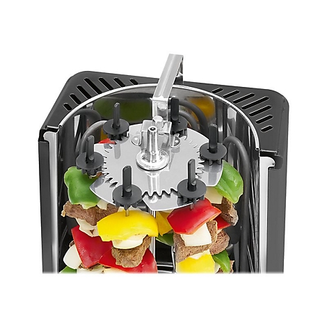 Nahaufnahme eines Vertikalgrills mit Fleisch- und Gemüsespießen im Edelstahlgehäuse.