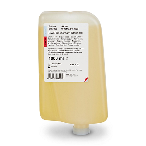 Nachfüllkartusche mit 1000 ml beiger CWS BestCream Flüssigseife vor weissem Hintergrund.