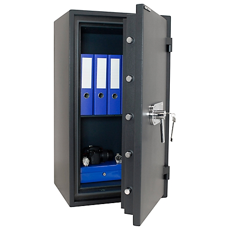 Armoire en acier ouverte avec documents et appareil photo. La porte est ouverte, trois dossiers bleus sont visibles.