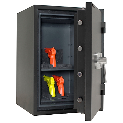 Un coffre-fort ouvert avec trois pistolets jouets colorés. Le coffre-fort est noir et les pistolets sont jaunes, rouges et oranges.