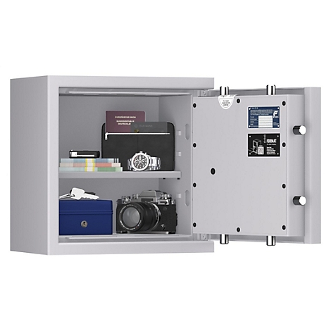 Coffre-fort gris ouvert. Objets de valeur visibles : montre, appareil photo, argent et documents. La porte est ouverte.