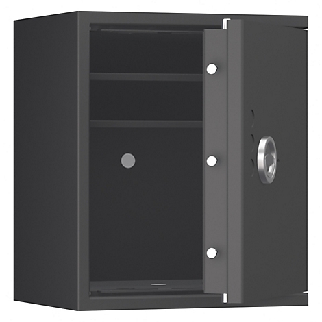 Un coffre-fort noir et ouvert, la porte est à moitié ouverte. On peut voir des étagères à l'intérieur.