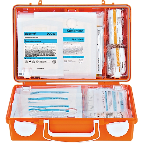 Trousse de premiers secours orange ouverte avec bandages et médicaments. Étiquetage : Kompresse, Augenkompresse, DuOcul.