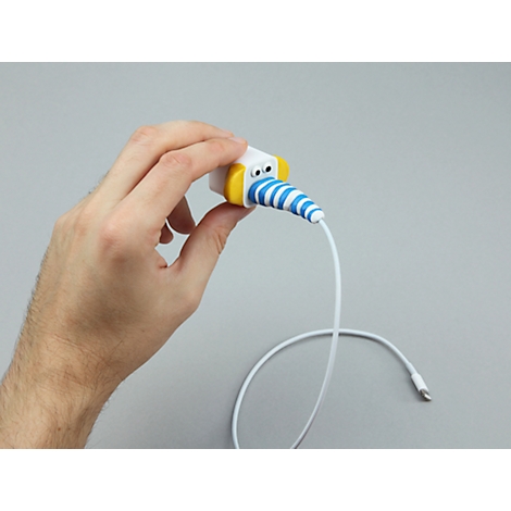 Colle polyvalente formable Sugru by tesa®, traitement 30 min, paquet de 8 (8 x 3,5 g), en rouge, bleu, jaune, noir et blanc.