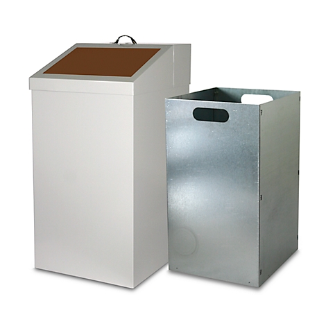 Deux poubelles : Une corbeille blanche avec un couvercle et une poignée marron, à côté d'un conteneur de couleur métallique avec des ouvertures de poignée.