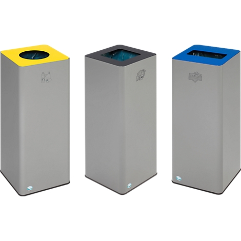 Trois poubelles grises avec des couvercles de couleurs différentes (jaune, gris, bleu) sont côte à côte. Chaque poubelle a un symbole et une doublure intérieure bleue.